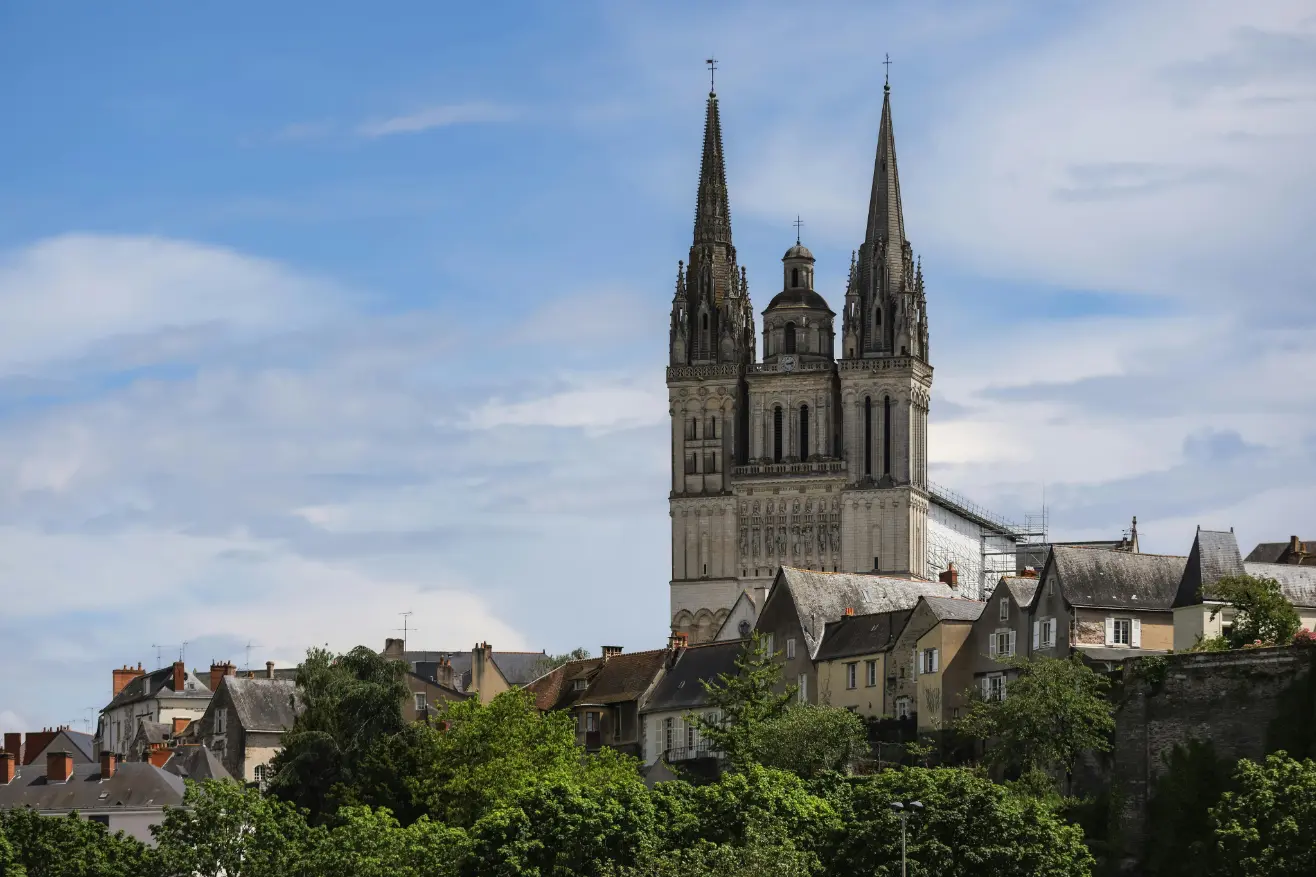 Taxi et VTC à Angers et dans le Maine et Loire avec MGDRIVER49